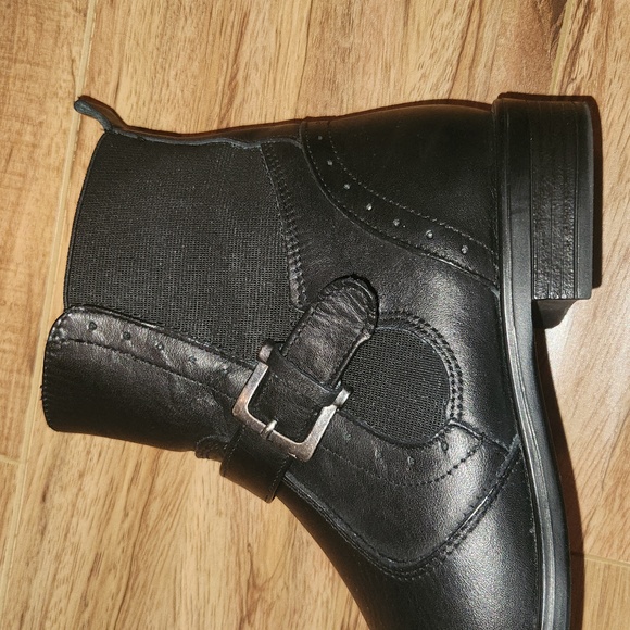 Black Genuine Leather Ankle Boots, size 6 - Picture 3 of 8